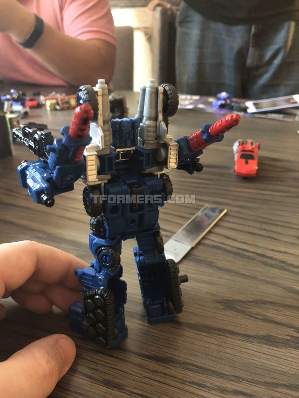 Transformers Siege War For Cybertron Preview Wave 1  (63 of 103)
